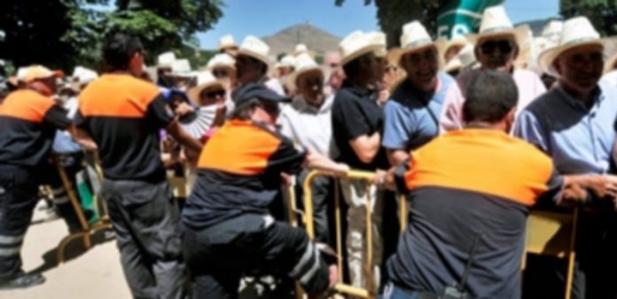 En el Real Sitio de San Ildefonso-La Granja funciona un grupo de volutnarios de Protección Civil. / Kamarero