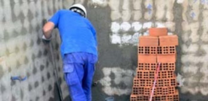 La economía sumergida oscila entre el 24% y el 30% del PIB provincial La Construcción y los oficios relacionados están considerados como caldo de cultivo de economía sumergida. / Kamarero