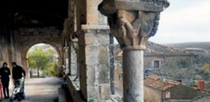 El Instituto de la Cultura aprueba tres becas de investigación etnográfica Los capiteles de la iglesia de El Salvador