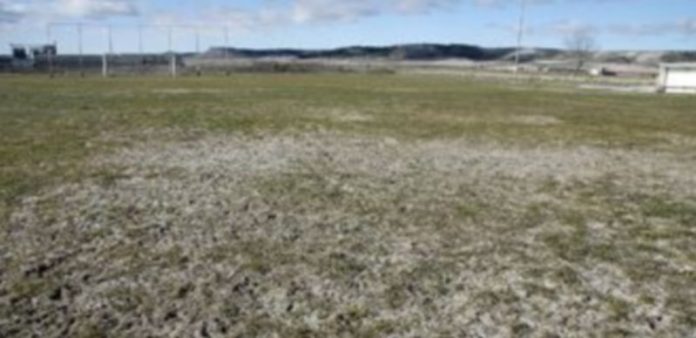 Futbolistas Algunos de los integrantes de la plantilla del CF Vallelado posan en los vestuarios de las instalaciones./El Adelantado