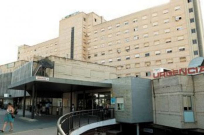 Una mujer que acababa de dar a luz muere por gripe A La infortunada fue tratada en el Hospital Valme de Sevilla. / EFE