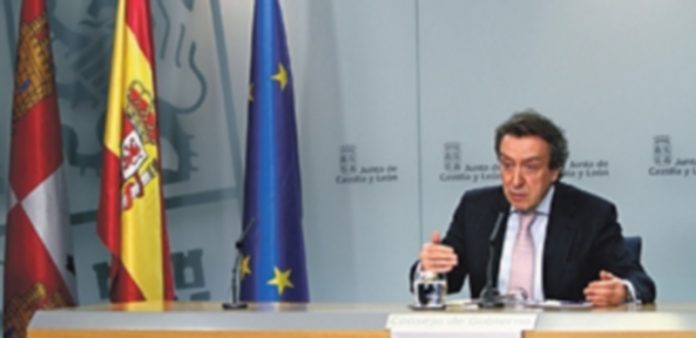 Cinco consejerías se implican en la reconstrucción de Campofrío José Antonio de Santiago-Juárez explica en rueda de prensa los cometidos de la recién creada Comisión. / JCyL