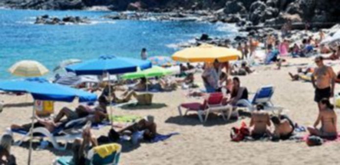 El programa Club de los 60 ofrece 2000 plazas para los segovianos Las zonas de playa son algunos de los destinos preferidos por los usuarios del Club de los 60. / El Adelantado