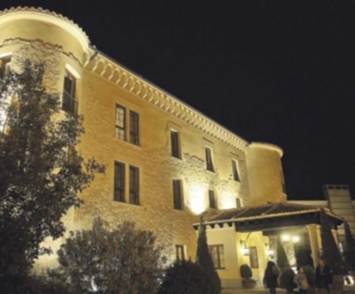 Los hoteles segovianos registran 78.377 pernoctaciones en agosto El Hotel Cándido es uno de los establecimentos hoteleros que Segovia tiene a disposición de los visitantes. / Kamarero