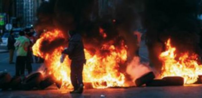 La huelga Debuta en los centros urbanos Sin graves incidentes. / Ical