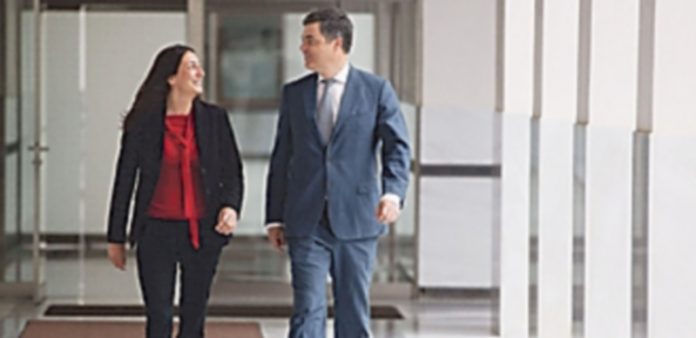 PSOE y PP no logran acuerdo sobre la Mesa del Parlamento La secretaria general del PP-A
