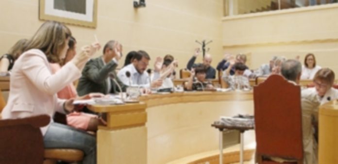 El área de Servicios trabaja ya en la nueva la ordenanza de terrazas El pleno de la corporación municipal aprobó por unanimidad agilizar la revisión de la Ordenanza sobre terrazas. / NEREA LLORENTE