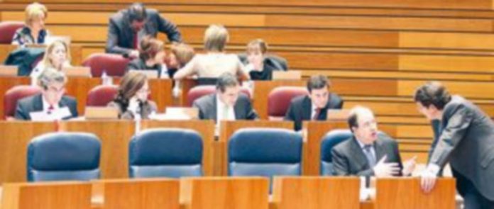 Las Cortes apoyan el recurso contra el blindaje vasco sin respaldo del PSOE El consejero de Interior y Justicia