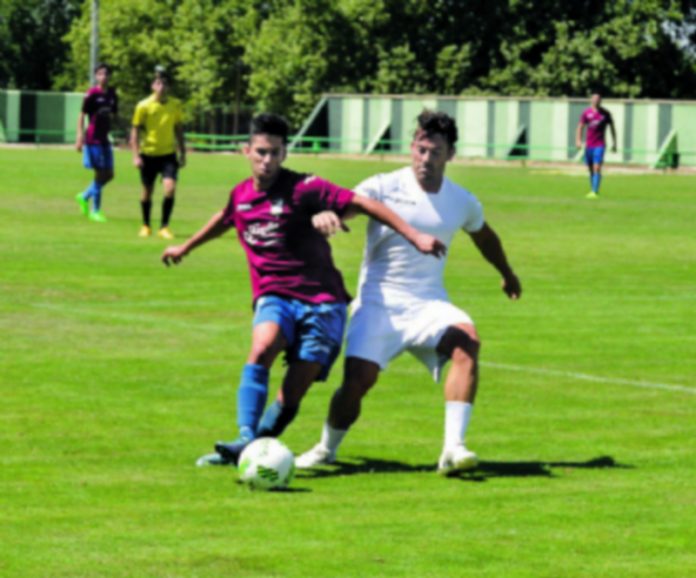 La Segoviana cierra la pretemporada con victoria ante el Unami Partido entre la Segoviana y el Unami disputado en La Albuera. / CRISTINA YUSTA