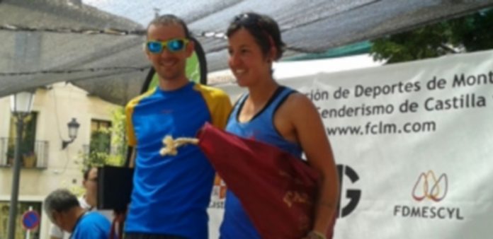 David López Castán se impuso con claridad en el K-22 Peñalara David López Castán en el podio junto con Montserrat Domínguez