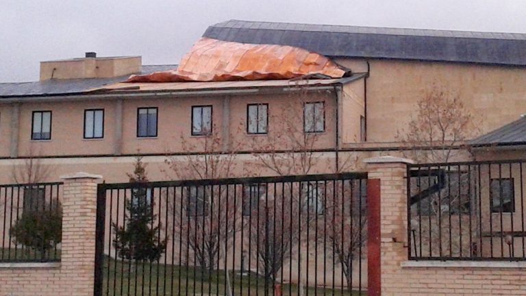 El viento causa daños en el edificio del Conservatorio Profesional de Música