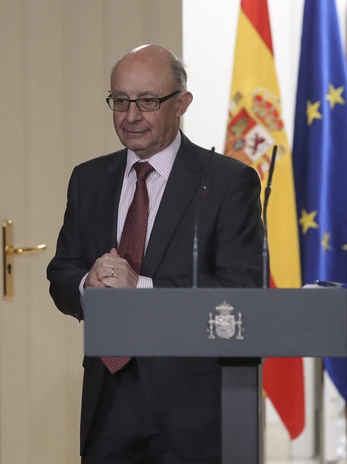 Rueda de prensa de Rajoy tras la reunión del Consejo de Ministros El ministro de Hacienda, Cristóbal Montoro, en una rueda de prensa.