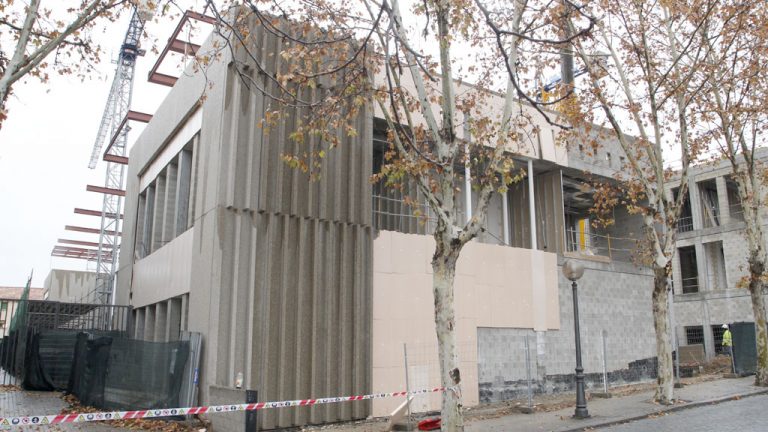 Comienza el revestimiento de las fachadas del campus María Zambrano