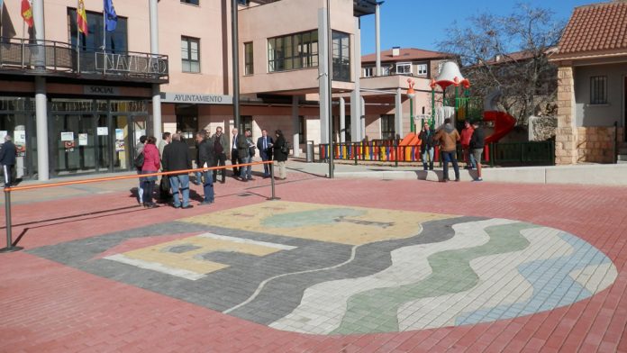 15_1-palazuelos-plaza-nueva La plaza nueva junto al Ayuntamiento ha sido uno de los proyectos más importantes de 2017. / el adelantado