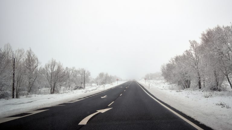 La nieve vuelve a dejar serios problemas de tráfico en Segovia