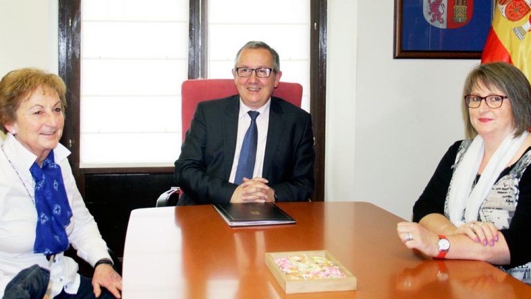 La Junta se interesa por la nueva Asociación de Alzheinmer de Cantalejo