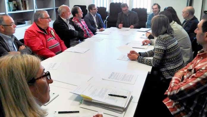 Imagen de archivo de una reunión de la junta directiva de Aidescom el año pasado. / el adelantado