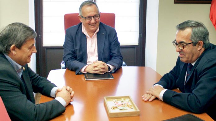 14-1-Lopez-Escobar-Cesar-Buquerin-Ayllon Entrevista entre el nuevo regidor de Ayllón y el delegado territorial.