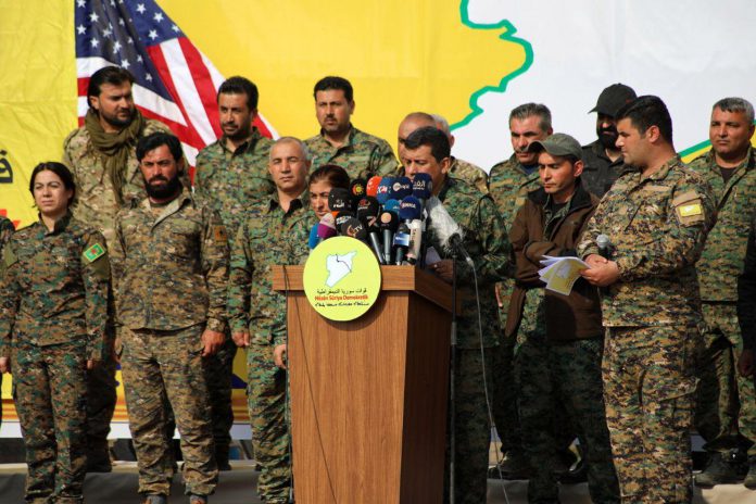 US announce victory over ISIS Las principales autoridades militares de las Fuerzas Democráticas Sirias ofrecen una rueda de prensa.
