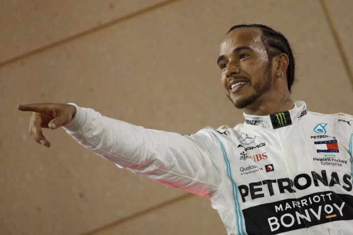 Bahrain Formula One Grand Prix Lewis Hamilton celebra su victoria en el circuito de Sakhir.