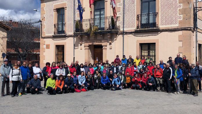 48-1-Camino-San-Frutos-ultima-etapa Los caminantes abordaron un itinerario de 11,2 kilómetros entre Puebla de Pedraza y Sebúlcor, culminando en el Duratón. / el adelantado