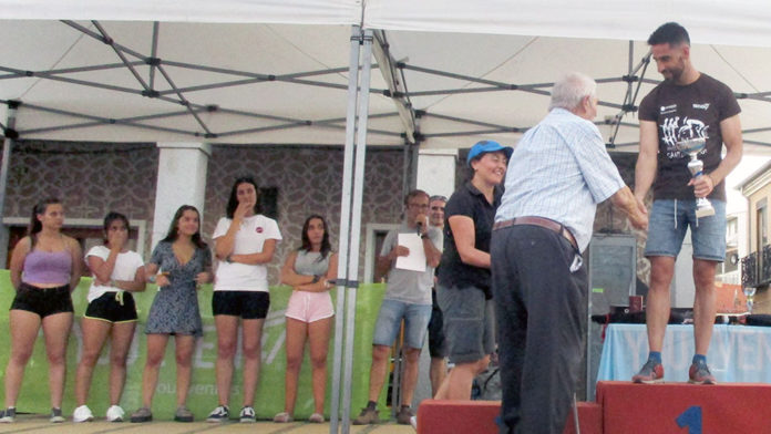 d3-2-atletismo-hertor-monterribio-escorial-le-dio-el-premio-ignacio-matarranz