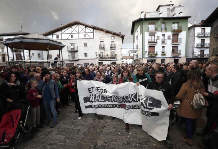 Una concentración rechaza en Alsasua la sentencia del Tribunal Supremo