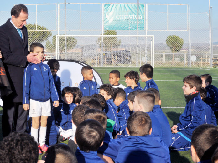 01kama_Futbol-VIsita-Emilio-Butragueño-Escuela-Real-Madrid_KAM9361