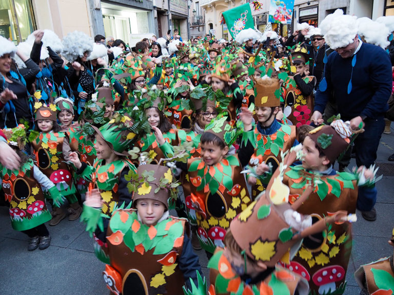 Desfile infantil de carnaval