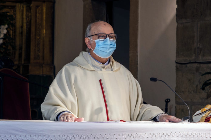 10-1kama_Iglesia-Santa-Eulalia-Misa-Coronavirus_KAM0324