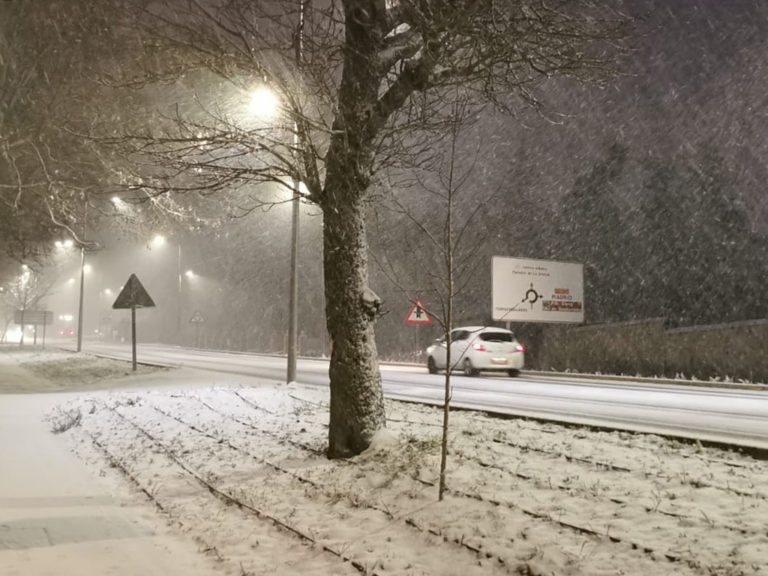 La nieve causa los primeros problemas en carreteras  de la provincia