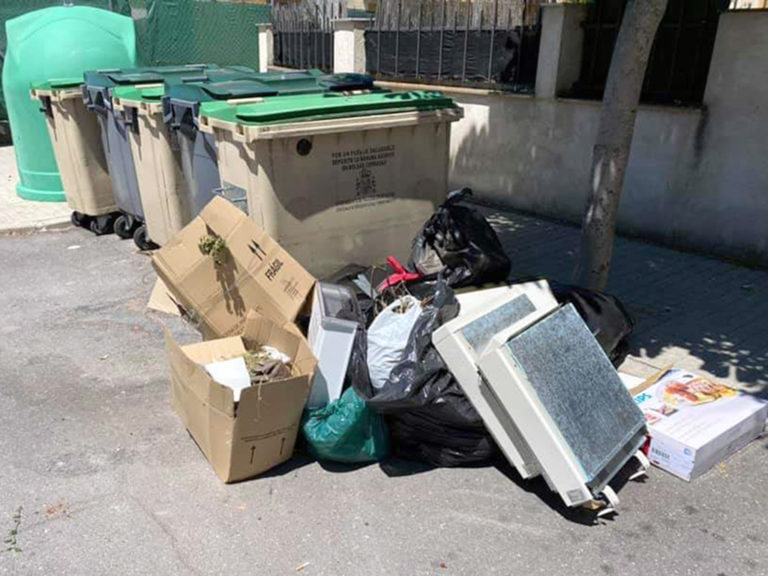 IU reclama mejorar la ubicación de los contenedores de residuos en Palazuelos