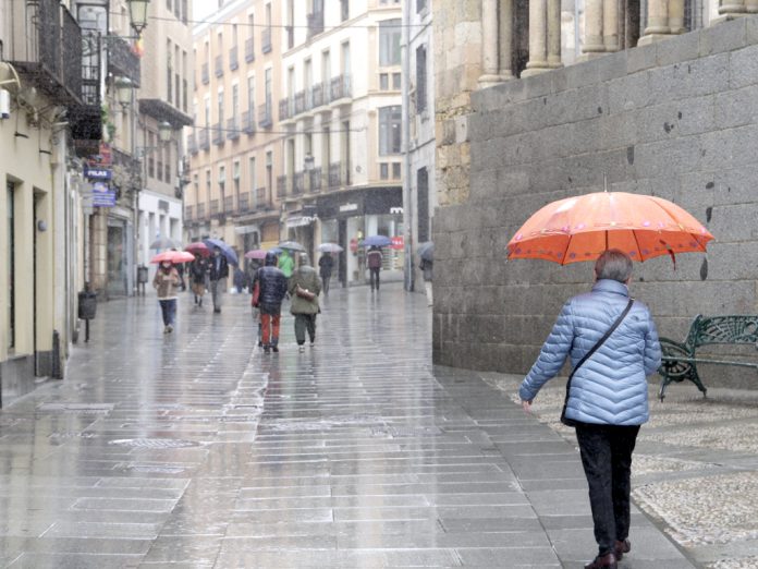 Jornada de lluvia en Segovia capital. /NEREA LLORENTE