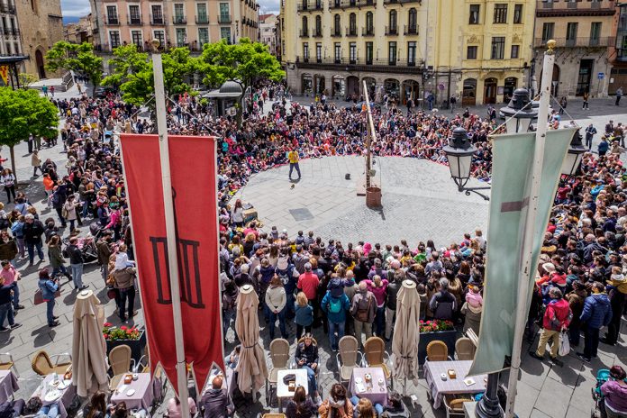 Titirimundi Plaza Mayor Circ Panic Mirat KAM2834 Titirimundi Plaza Mayor Circ Panic Mirat KAM2834