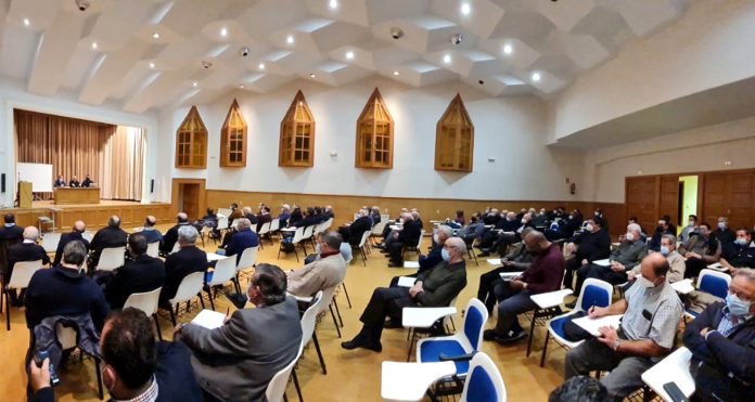 Las sesiones de trabajo reunen a la practica totalidad de los presbiteros de la provincia
