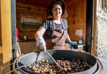 Una tradición que viste la ciudad en otoño reportaje castanera 2