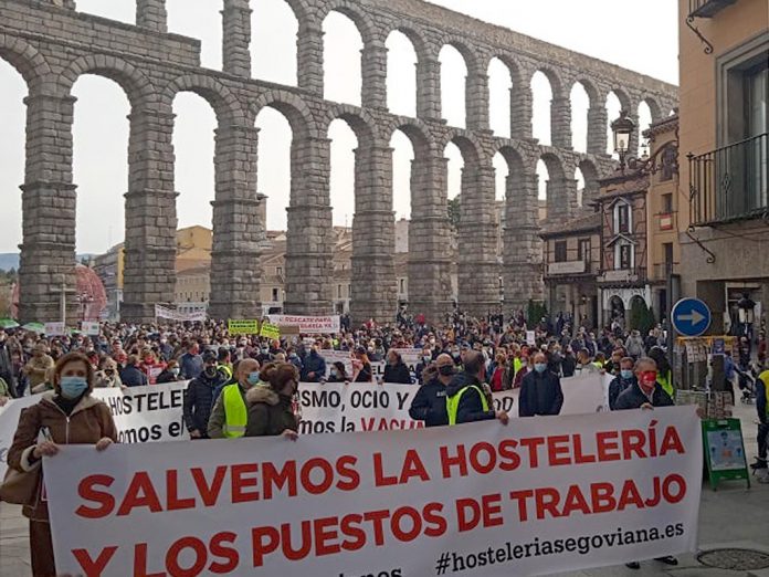 Acción reivindicativa en defensa del sector que en la provincia de Segovia implica a miles de familias. /EA