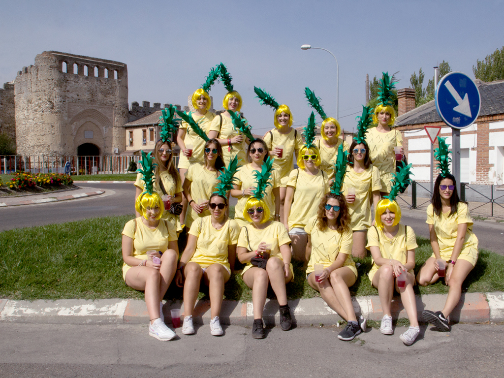La Asociación de Peñas de Coca llena de música y color el Carnaval