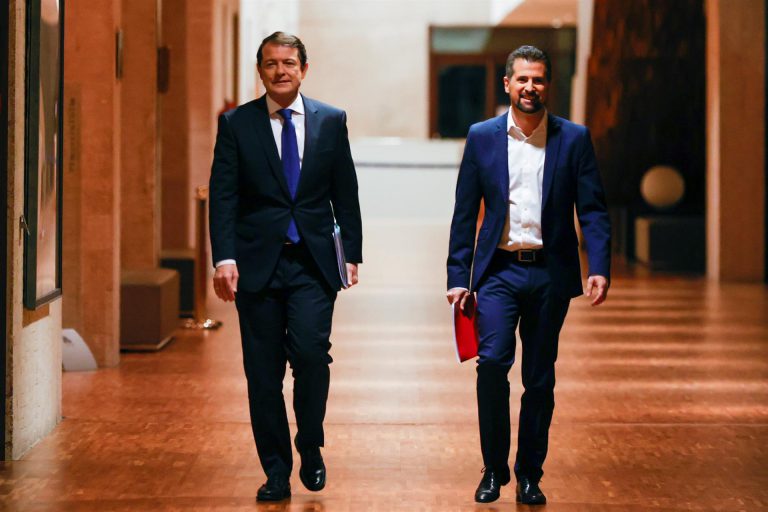 El CIS vuelve a dar la victoria al PSOE y deja sin mayoría a la suma de PP y Vox