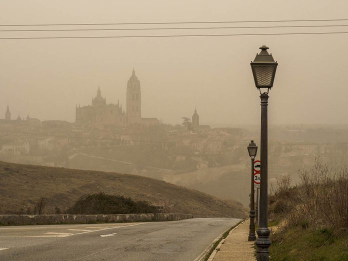 Nube de polvo sahariano, en Segovia. / KAMARERO