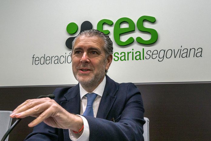 El presidente de la Federación de Empresarios Segoviana (FES), Andrés Ortega, quiso responder a las acusaciones vertidas desde Conferse. / KAMARERO