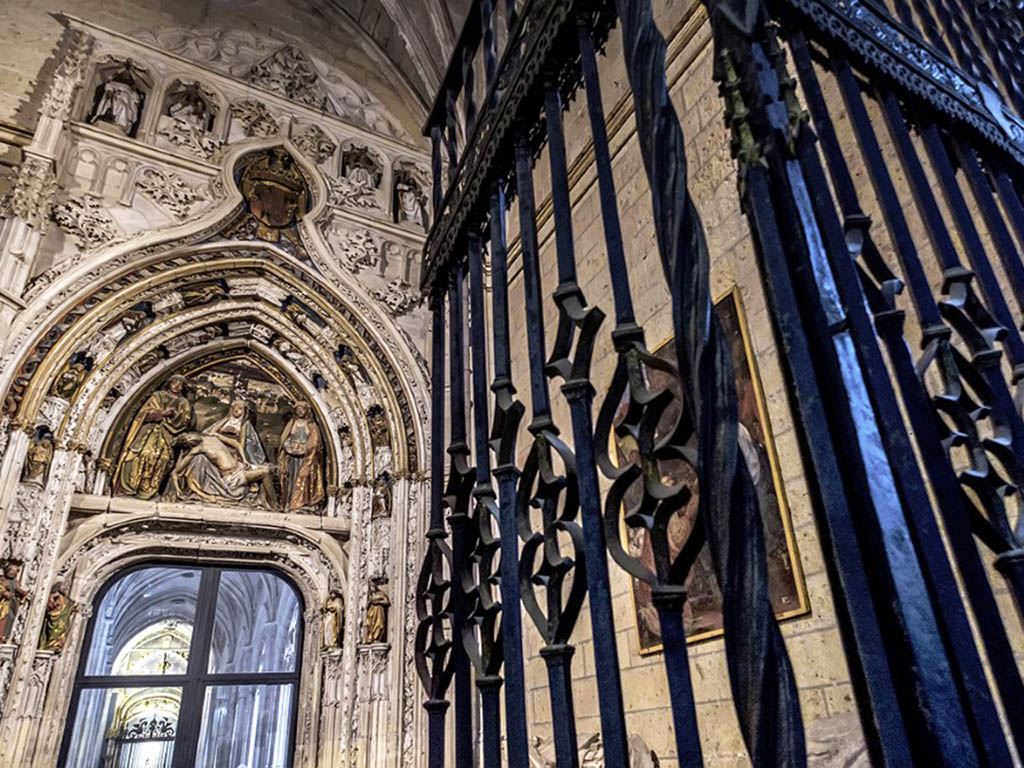 Portada del Claustro de la Catedral de Segovia. / EL ADELANTADO