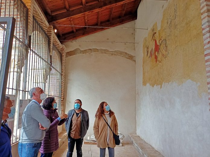 Visita pinturas murales restauradas en la iglesia de Pinarejos
