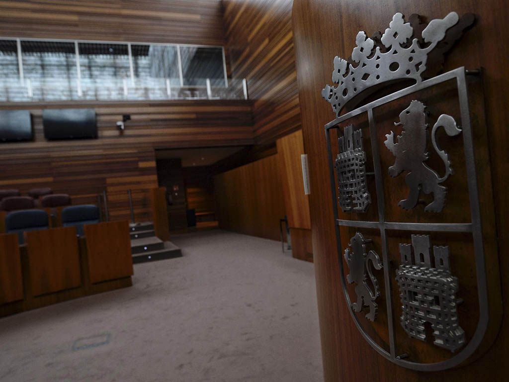 Los grupos parlamentarios reciben de las Cortes 314.170 euros al mes