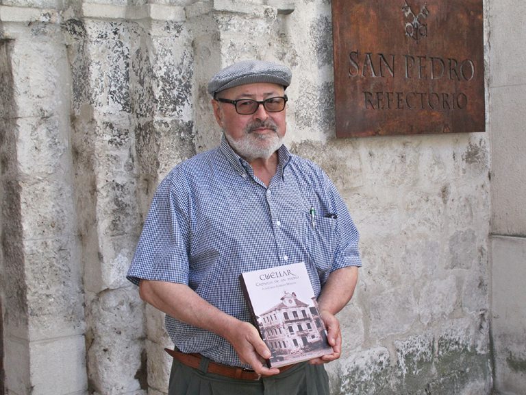Juan Carlos Llorente da a conocer su obra sobre la villa de Cuéllar