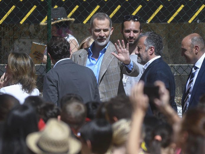 El rey Felipe VI, en su visita a Otero de Herreros para inaugurar el Festival 'Imperdible05'. / EFE - PABLO MARTÍN