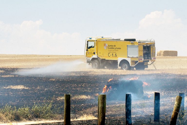 El sector agrario pide extremar la precaución por el peligro de incendios