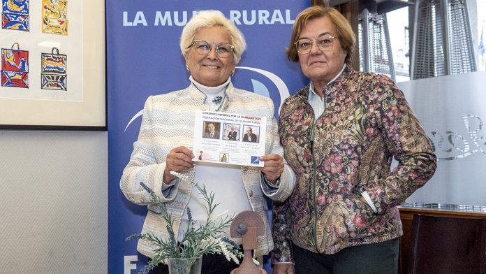 Presidenta y secretaria general de Femur, Juana Borrego y Elena García Gil, dieron a conocer a los premiados. / NEREA LLORENTE