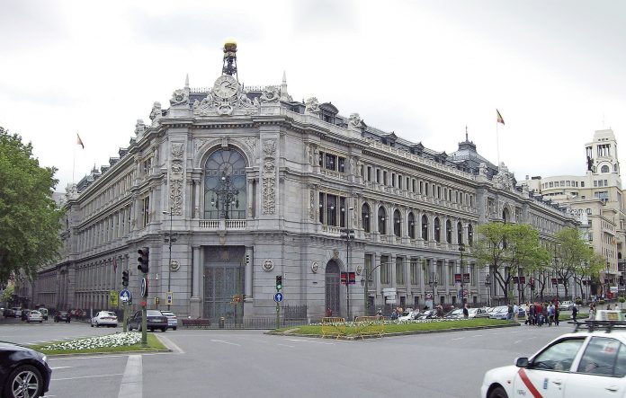 Vista de la sede central del Banco de España (Madrid) desde la Plaza de Cibeles.