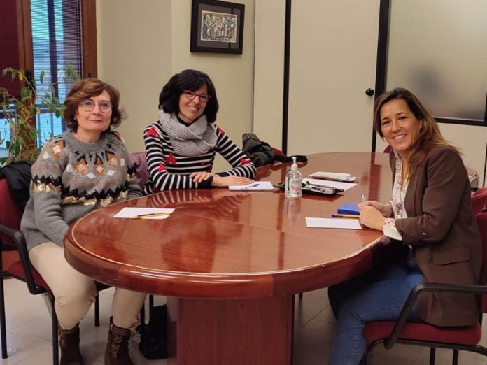 La concejala Ana Peñalosa se reúne con representantes futura asociación de celiaquía. / EL ADELANTADO